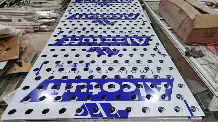 24 melayani jasa cutting cnc acp dengan motif apapun kami siap membantu anda secara profesional dan penuh tanggung jawab