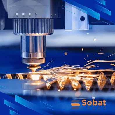 Sejarah perkembangan teknologi laser cutting dari laser ruby pertama hingga mesin fiber laser industri modern.